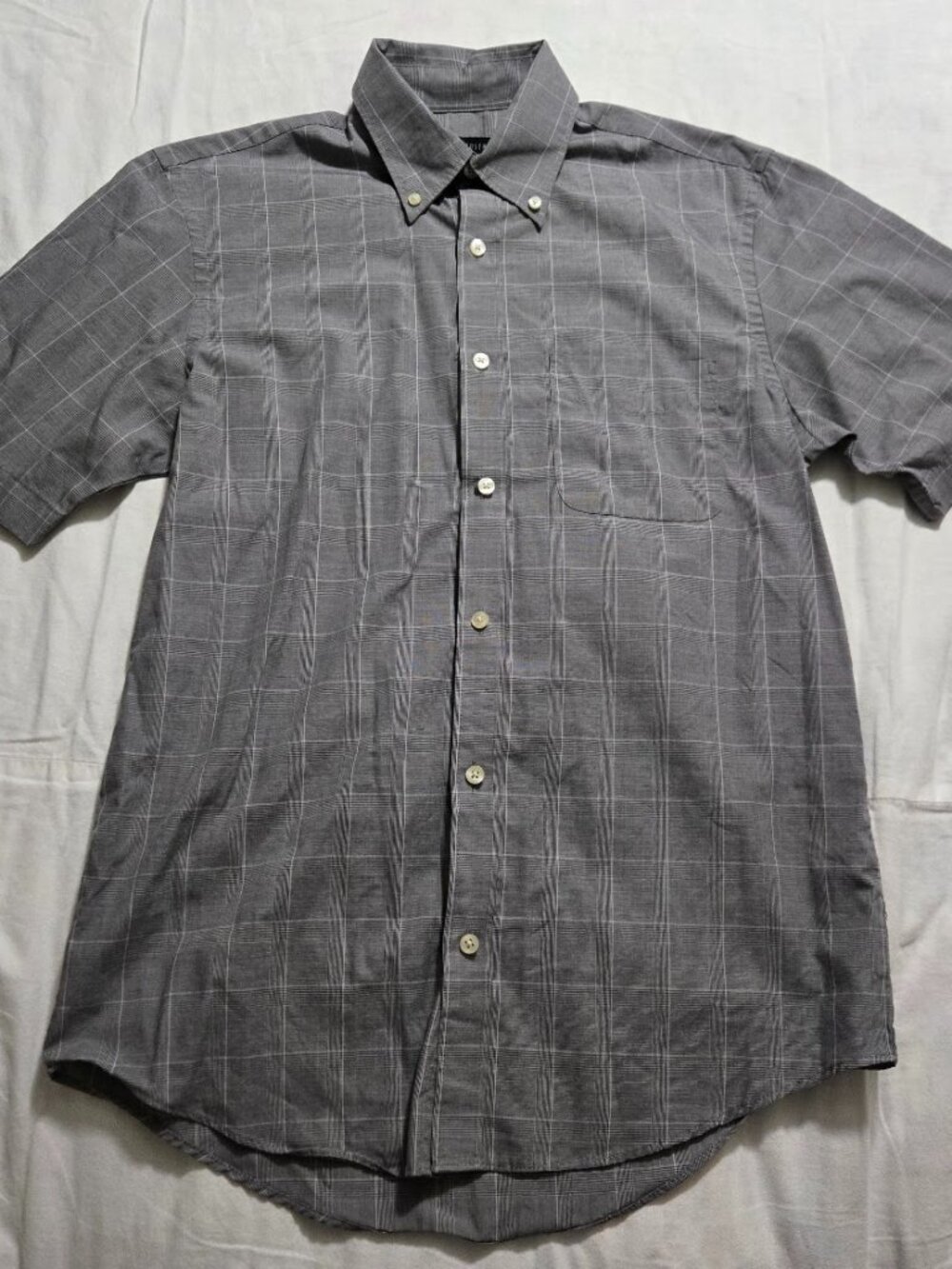Van Heusen Charcoal Gray Plaid Short Sleeve Button Down Shirt Small 14-14.5